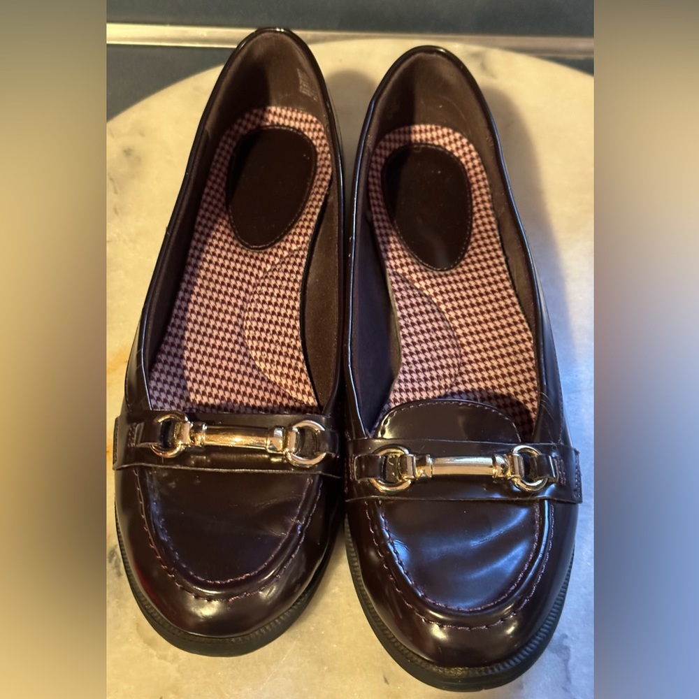 Dexflex Comfort Burgundy/Purple Loafers Front Gold Buckle & Padding Sz 7.
